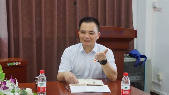 说明: D:\Safira 工作文件夹\2021-05-06 民主党派和党外人士代表调研座谈会\林绍雄主持.jpg